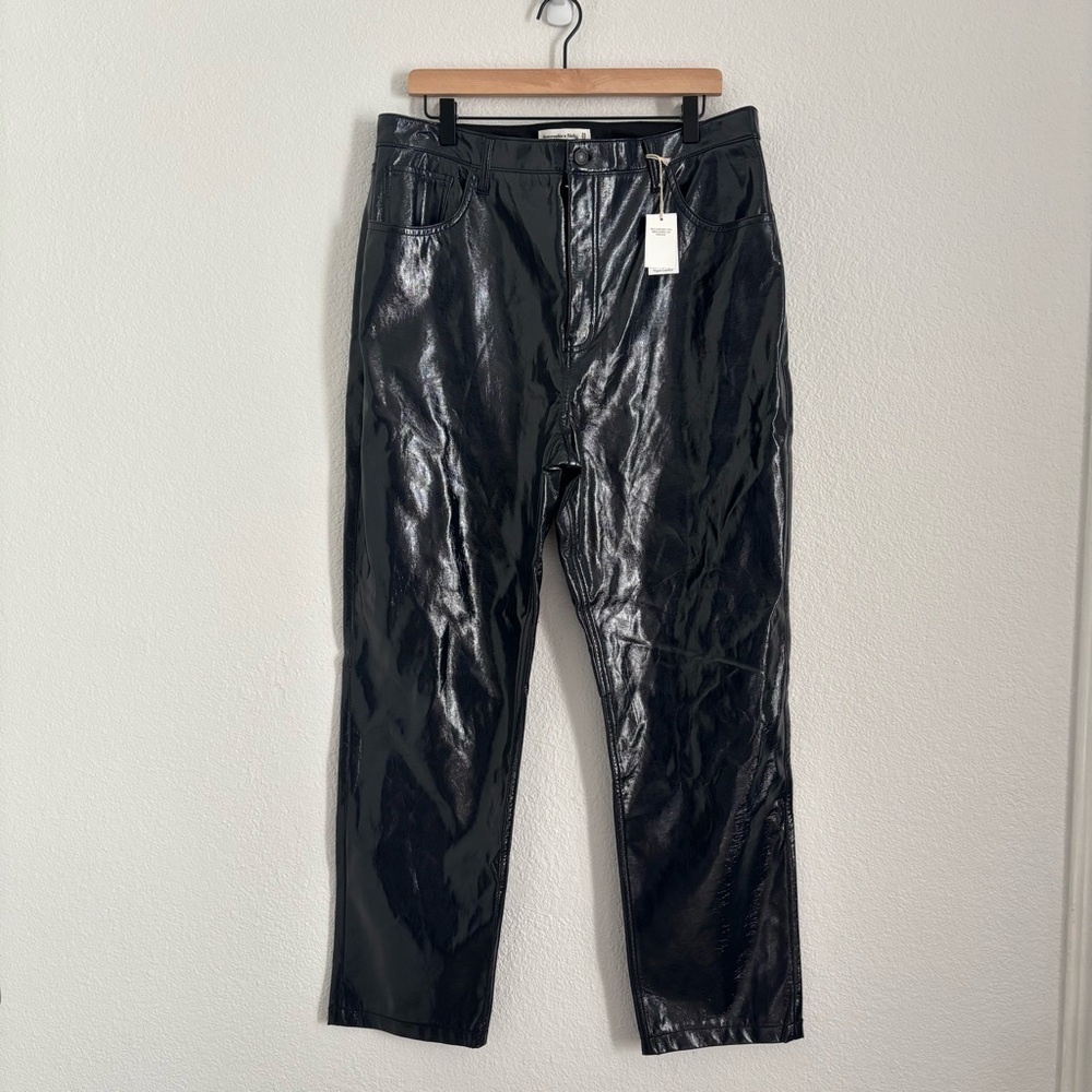 NWT Abercrombie & Fitch Sz 33/16 Black Vegan Leather Ultra HR 90s Straight Jean
